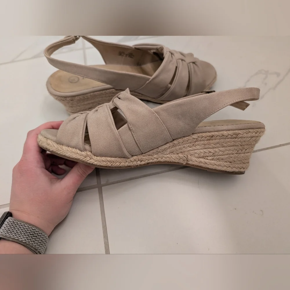 Bella Vita Espadrille Women's Tan Sandals, Size 10 Wide